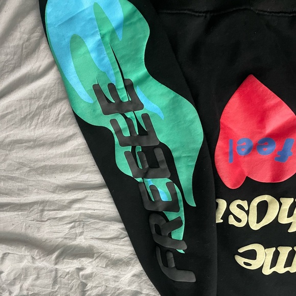 Got this from Amazon. Great material. Worn once. Puff paint letters. - Picture 3 of 4